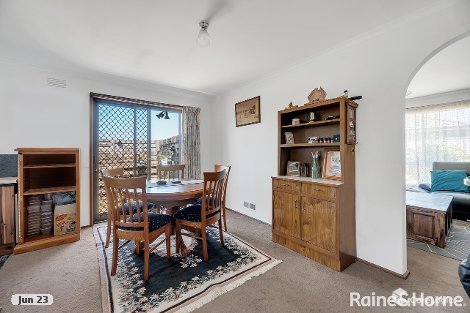 1/11 Reserve Rd W, Melton, VIC 3337