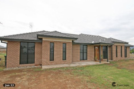 2 John Stuart Cl, Westdale, NSW 2340