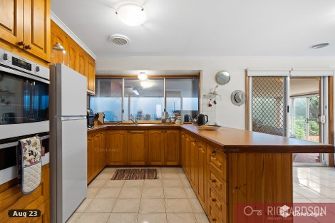 8 St Lawrence Cl, Werribee, VIC 3030