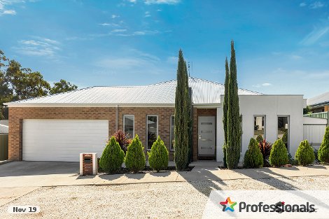 18 Roxburgh Cres, Junortoun, VIC 3551