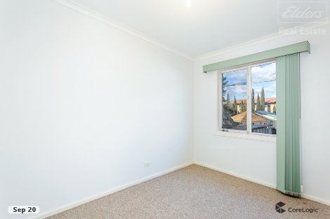 2/18 Gilmore Pl, Queanbeyan West, NSW 2620