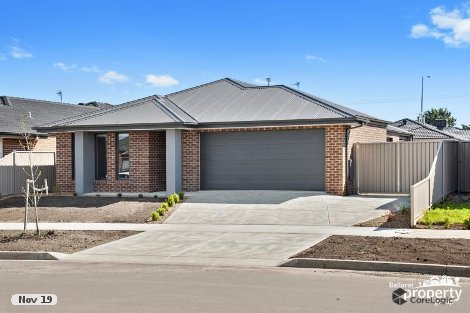 19 Red Robin Dr, Winter Valley, VIC 3358