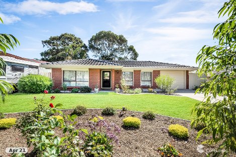 17 Coorumbena Cres, Morphett Vale, SA 5162