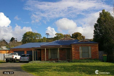 4 Collis Pl, Woodend, VIC 3442