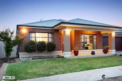 8 Birdswing Tce, Melton South, VIC 3338