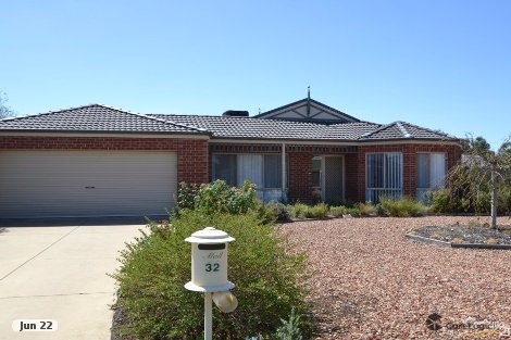 32 Woodlands Cct, Echuca, VIC 3564