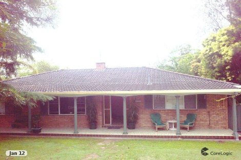 17 Welwyn Gr, Point Clare, NSW 2250