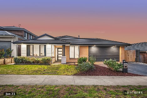 19 Royaloak Cres, Cranbourne East, VIC 3977