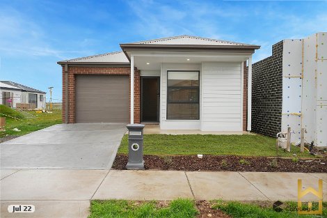 5 Lahore Cl, Mount Cottrell, VIC 3024