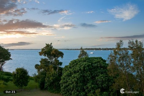 8/8a Spinnaker Dr, Sandstone Point, QLD 4511