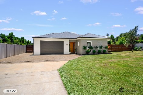 3 Armstrongs Rd, Porepunkah, VIC 3740