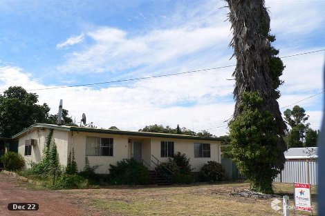 8 Down St, Wandering, WA 6308