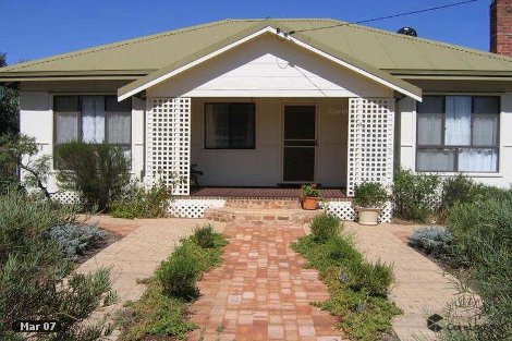 8 Morton St, Merredin, WA 6415