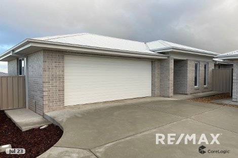 2/12 Mitta Mitta Pl, Gobbagombalin, NSW 2650