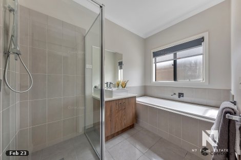 66 Bromley Cct, Thornhill Park, VIC 3335