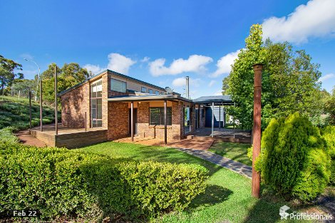 2 Nathaniel Pidgeon Dr, Armidale, NSW 2350