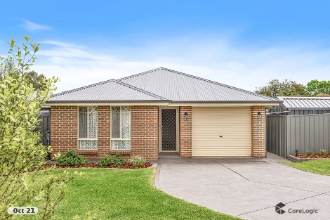 8 Mountain Ash Dr, Hackham, SA 5163