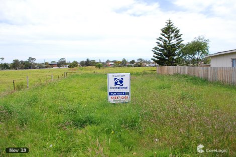 18 Golf Links Rd, Lakes Entrance, VIC 3909