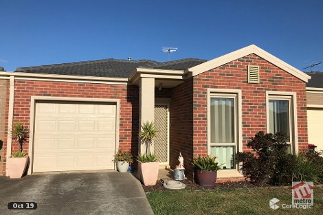 2/17 Crestmont Dr, Melton South, VIC 3338