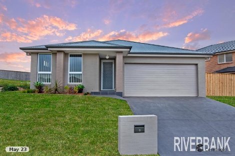 8 Dromedary Pl, Macquarie Links, NSW 2565