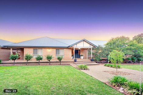 16 Clare Ave, Lake Albert, NSW 2650