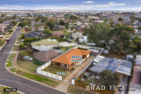 19 Moss St, Melton South, VIC 3338