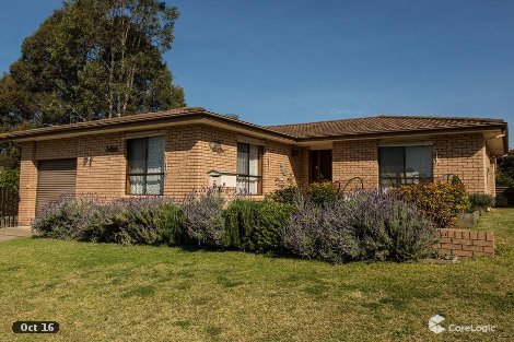 2 Hart Cres, Bega, NSW 2550