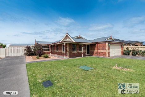 11 Makitti Cl, Tooradin, VIC 3980