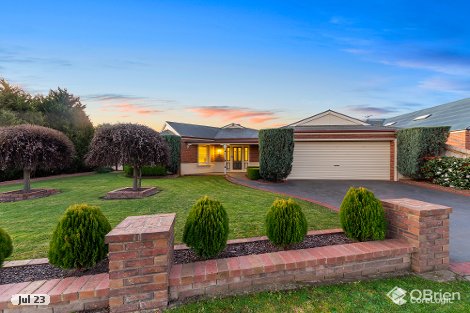 4 Prestwick Grn, Cranbourne, VIC 3977