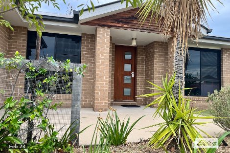 25 Bishop Dr, Miles, QLD 4415