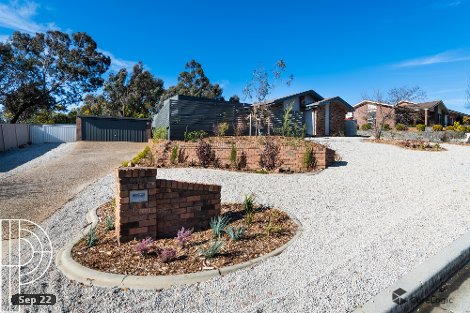 24 Crest Park Pde, Queanbeyan West, NSW 2620