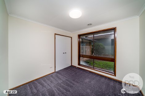 8 Bavaria St, Tolland, NSW 2650