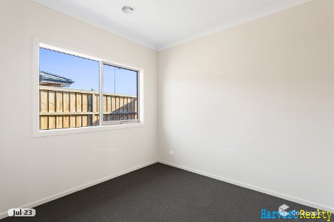 2 Ember St, Clyde, VIC 3978