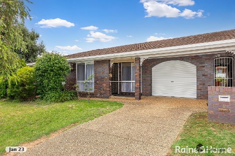 2/10 Malaya Dr, Tolland, NSW 2650