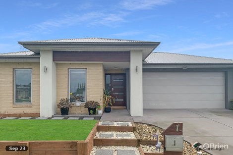 1 Arapiles St, Cranbourne North, VIC 3977