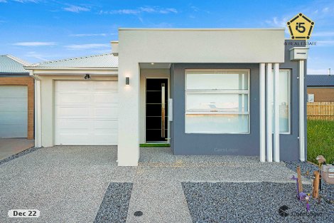 4 Lahore Cl, Mount Cottrell, VIC 3024