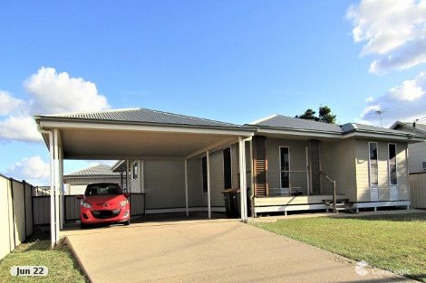 27 Manna St, Blackwater, QLD 4717