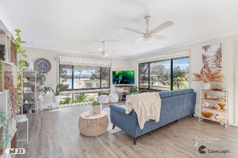 12 Lachlan Cres, St Georges Basin, NSW 2540