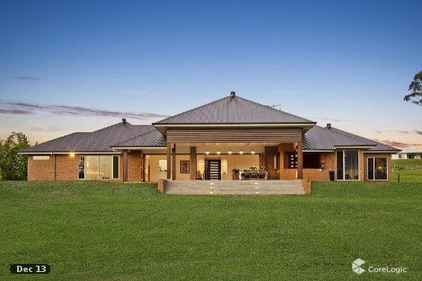 4 Vaucluse Ct, Samford Valley, QLD 4520