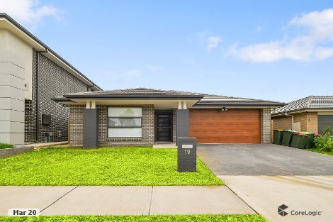 19 Dowie Dr, Claymore, NSW 2559