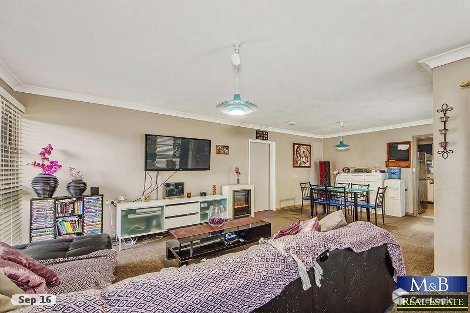 33 Sandakan Cres, Lethbridge Park, NSW 2770