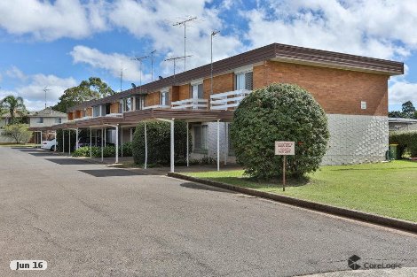 4/9 Whitefriars St, Rockville, QLD 4350