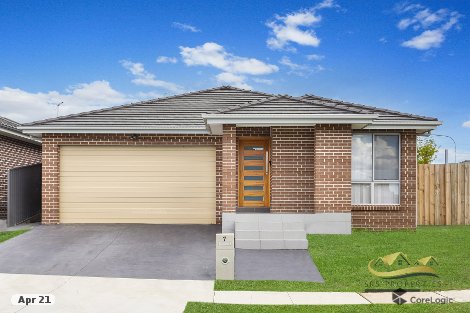 7 Glover St, Claymore, NSW 2559