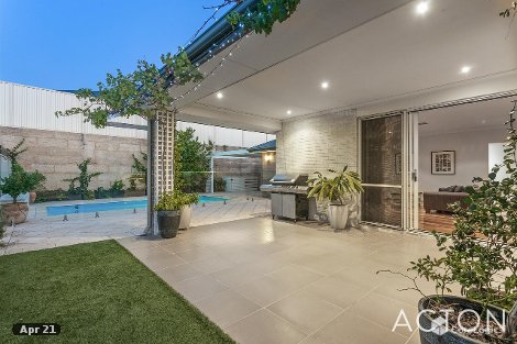 63 Coogee Rd, Lake Coogee, WA 6166