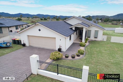 7 Banksia Cl, Kootingal, NSW 2352