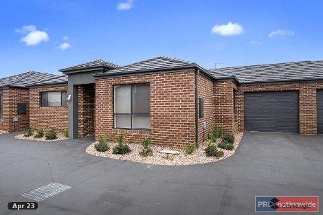2/2 The Grove, Melton West, VIC 3337