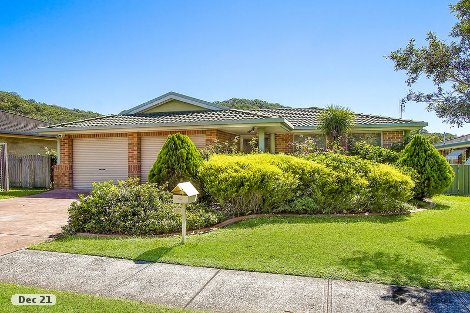 15 Manooka Rd, Point Clare, NSW 2250