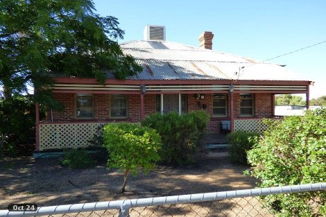 8 Kitchener Rd, Merredin, WA 6415