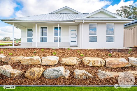 34 Watson Bvd, Lloyd, NSW 2650