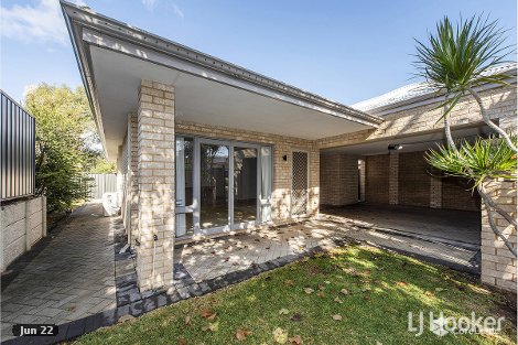 3/6 Valley Rd, Halls Head, WA 6210